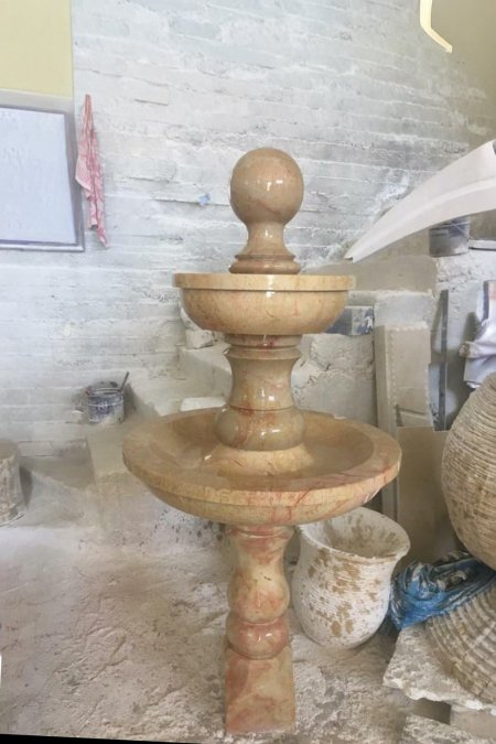 نافورة الرخام اللامع